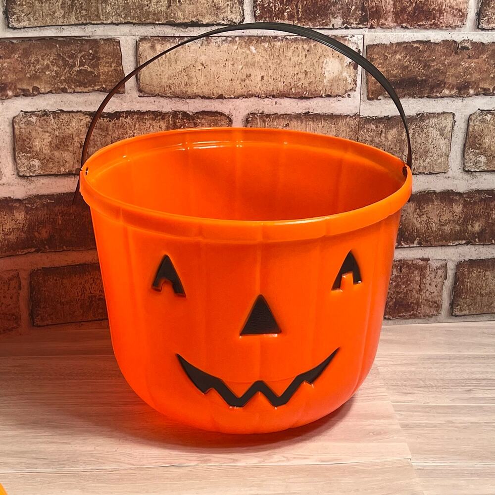 Vintage 1982 Carolina Enterprises Blow Mold Halloween Trick Or Treat Bucket Pail